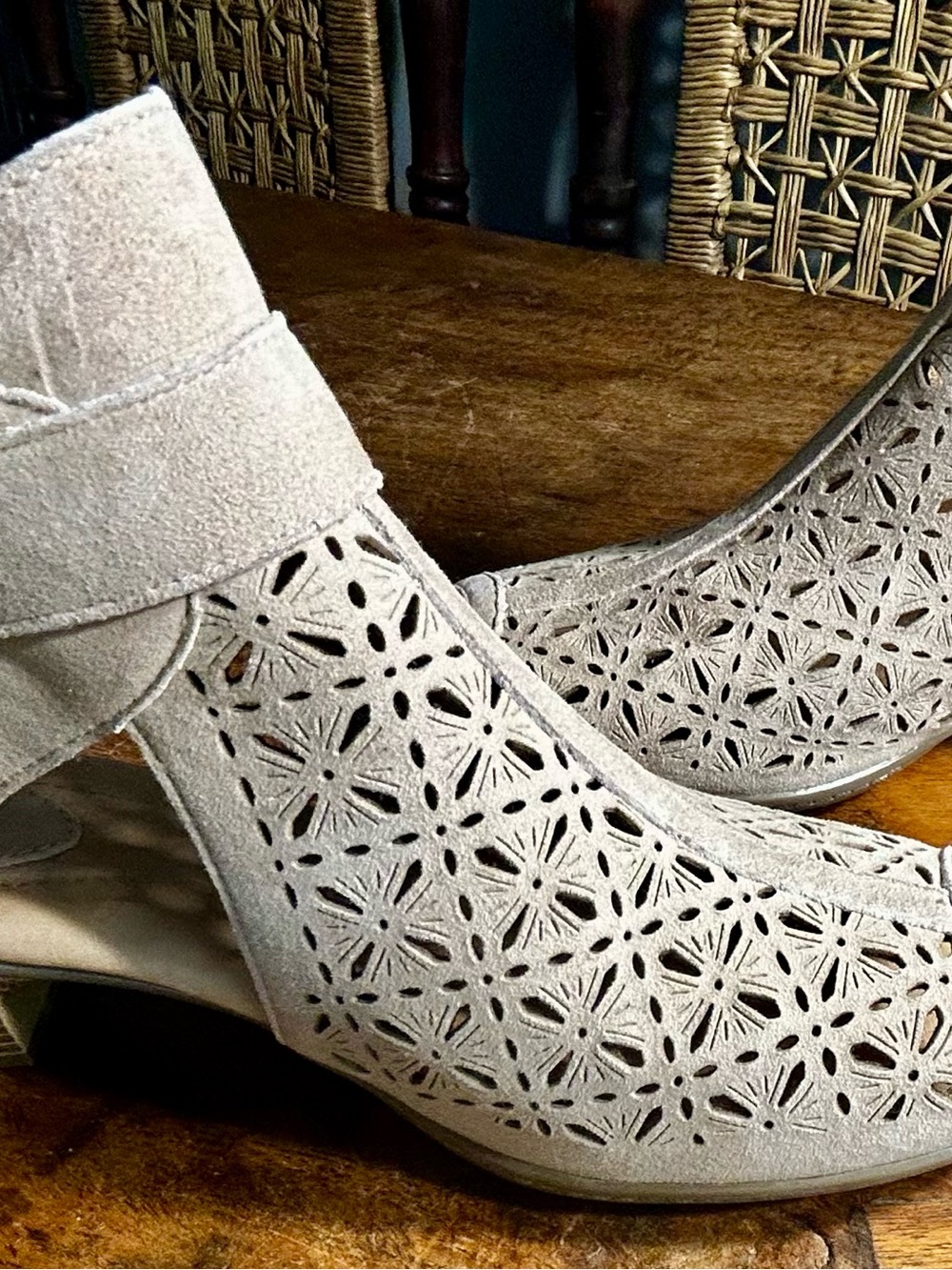 Women’s Beige Leather Buckle Zip Ankle Fashion Boots Size 11 by Earth - Picture 4 of 11